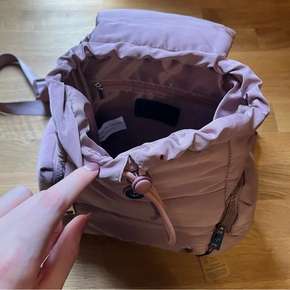 BearPaw mini puffer backpack - Picture 3 of 6